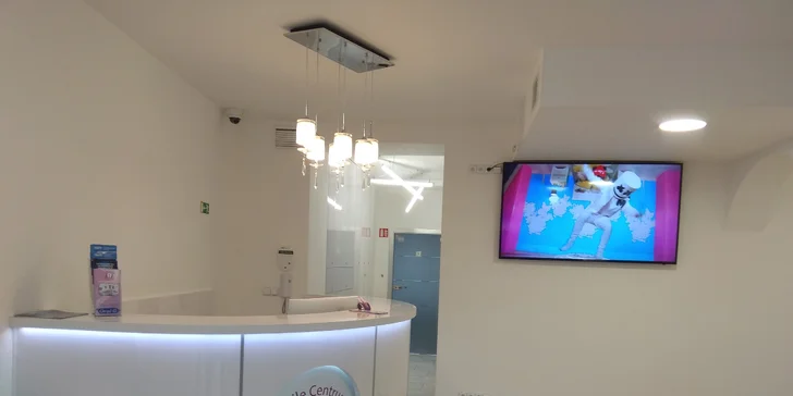 Pryč se zubním kamenem: Dentální hygiena včetně pískování Air-flow