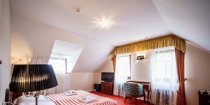 Všechny pokoje nabízejí pohodlné postele, vlastní koupelnu se sprchou nebo vanou, TV a Wi-Fi připojení (pokoj Deluxe).