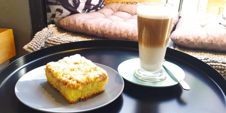 Pro kafe a pořádný kus koláče do sympatického bistra na Vinohradech