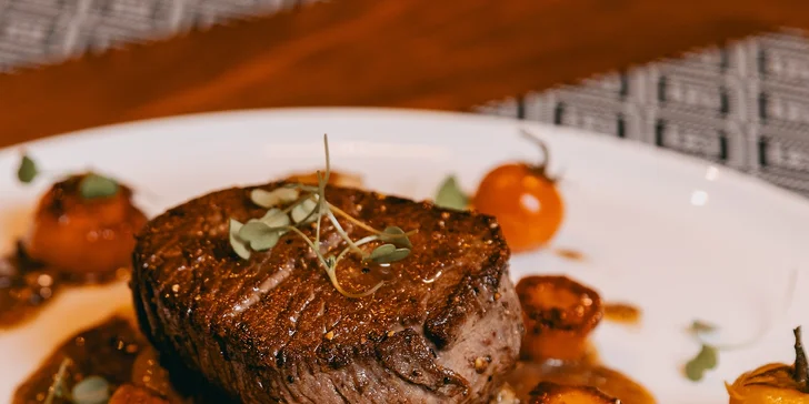 V případě polopenze si vždy ráno vyberete ze tří menu (rybí, masové, vegetariánské). 