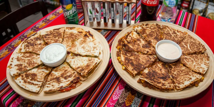 Kuracia, hovädzia či syrová Quesadilla s omáčkou a nápojom v CHILTECO
