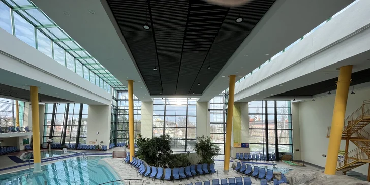 Do aquaparku naproti hotelu máte neomezený vstup.