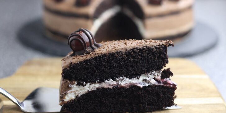 6 i 12 bezlepkových cupcaků nebo bezlepkový dort: čokoládový či mrkvový