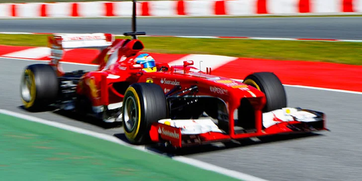 Doprava, ubytování, polopenze a možnost připlatit si vstup na Formuli 1