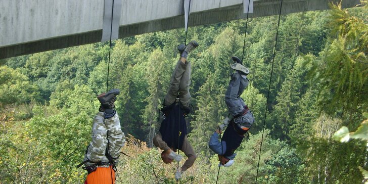 Vyžeňte adrenalin na maximum: slaňování 62m mostu nad údolím Hačky