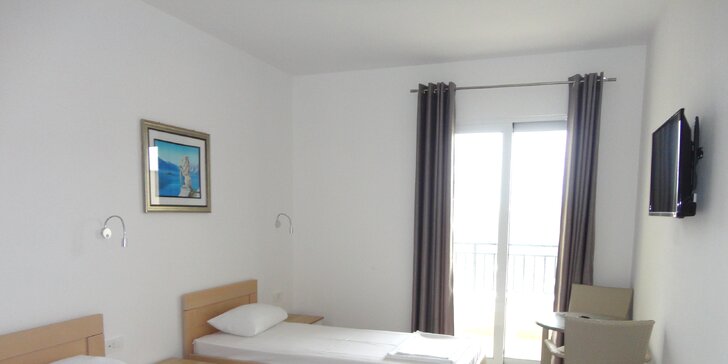7 nocí v Černé Hoře: hotel s polopenzí a bazénem 450 m od pláže