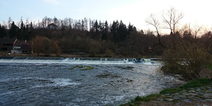 Projeďte se po Berounce: 120 minut na paddleboardu