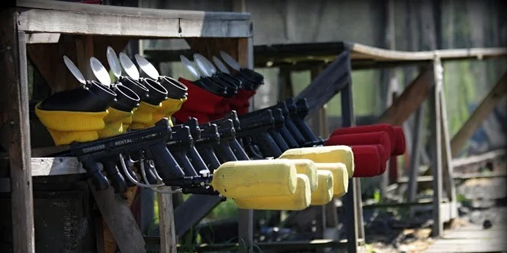 3 nadupané hodiny paintballu na hřišti s rozlohou 10 000 m² - i pro partu