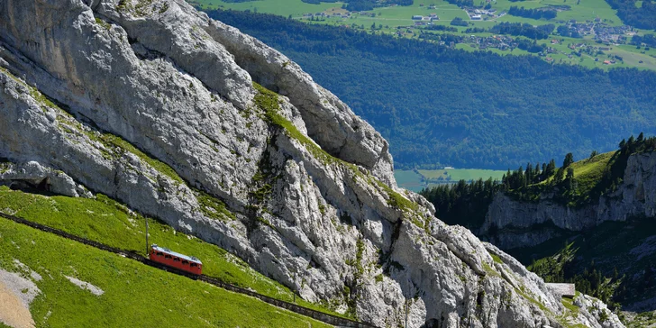 Zájezd do Švýcarska za alpskými panoramaty a nejstrmější zubačkou světa