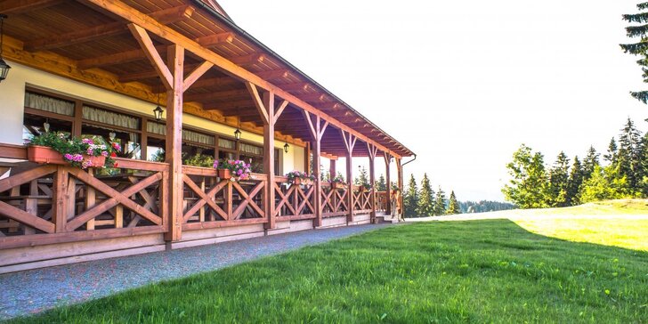 Pobyt v Beskydech: horský hotel s polopenzí a vstupem do saun