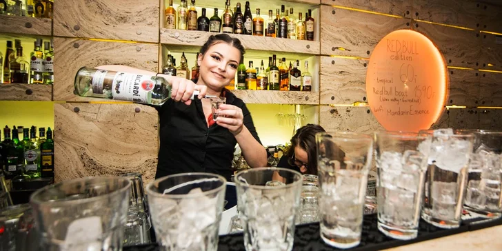 Připijte víkendu klasikou: 1, 2 nebo 4 míchané drinky v music clubu Mandarin