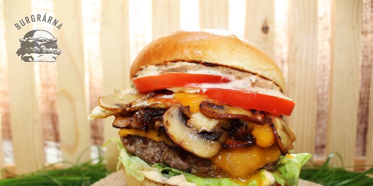 Burger z lokálních zdrojů s masem od řezníka + hranolky nebo Coleslaw