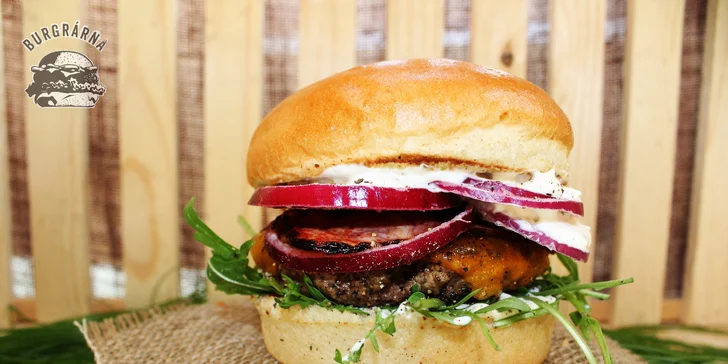 Burger menu v Pardubicích pro 2: z lokálních zdrojů, s hranolky či Coleslawem