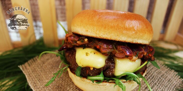 Burger menu v Pardubicích pro 2: z lokálních zdrojů, s hranolky či Coleslawem
