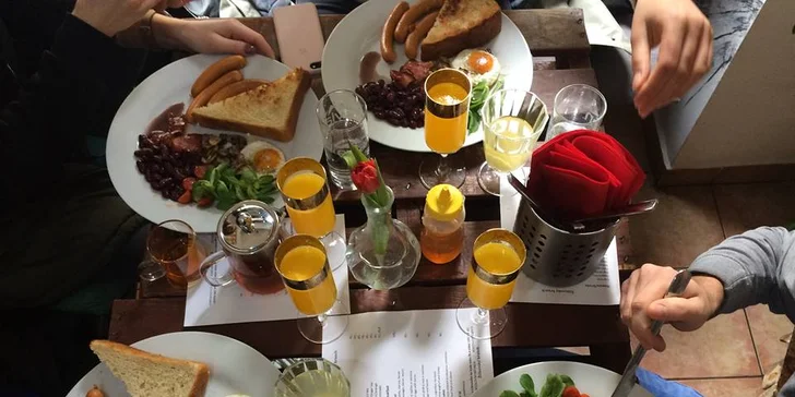 Posnídejte s grácií: Víkendový brunch vč. nápojů dle výběru pro 2