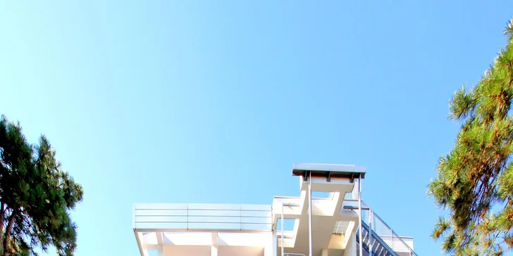 7 nocí s polopenzí v 4* hotelu s bazénem v Bibione, plážový servis v ceně