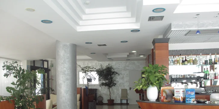 7 nocí s polopenzí v 4* hotelu s bazénem v Bibione, plážový servis v ceně