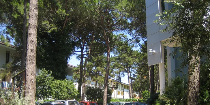 7 nocí s polopenzí v 4* hotelu s bazénem v Bibione, plážový servis v ceně