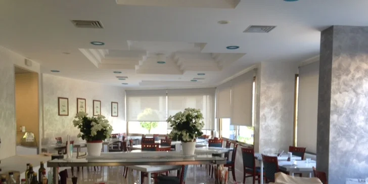 7 nocí s polopenzí v 4* hotelu s bazénem v Bibione, plážový servis v ceně