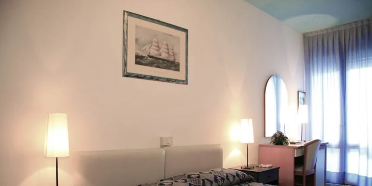 7 nocí s polopenzí v 4* hotelu s bazénem v Bibione, plážový servis v ceně