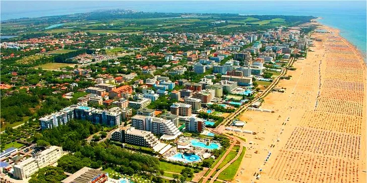 7 nocí s polopenzí v 4* hotelu s bazénem v Bibione, plážový servis v ceně