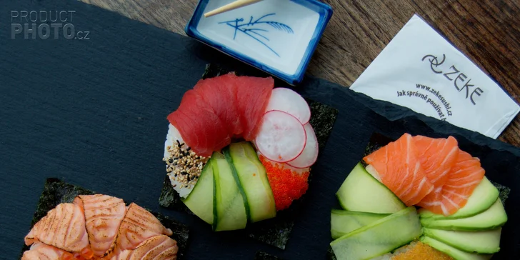 Sushi donuty: 2 či 4 kousky s flambovaným lososem a dalšími pochoutkami