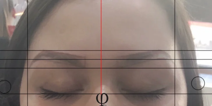 Permanentní make-up rtů nebo obočí metodou vláskování