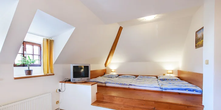 2-5 nocí při úpatí Železných hor: Pobyt včetně snídaní a vybrané lahve vína