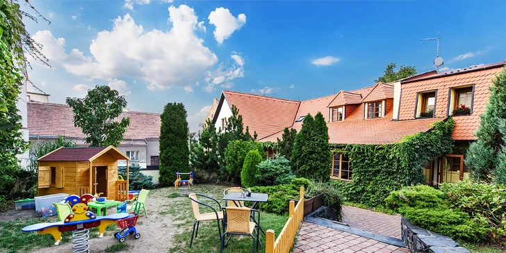 2-5 nocí při úpatí Železných hor: Pobyt včetně snídaní a vybrané lahve vína