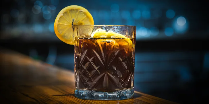 Vodka s malinovkou, gin s tonicem a další míchané drinky dle výběru