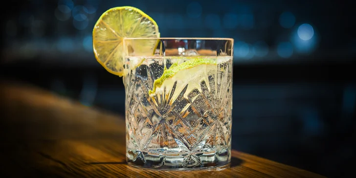 Vodka s malinovkou, gin s tonicem a další míchané drinky dle výběru