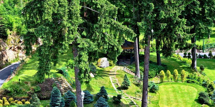 Luxusní 5* resort v Mariánských Lázních: snídaně, romantická večeře i bazén a wellness