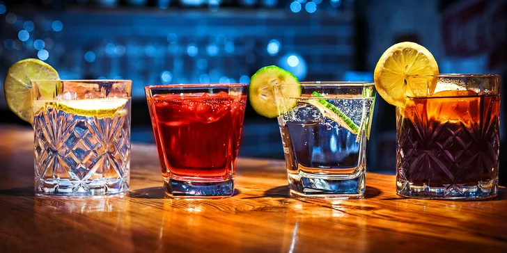 Vodka s malinovkou, gin s tonicem a další míchané drinky dle výběru