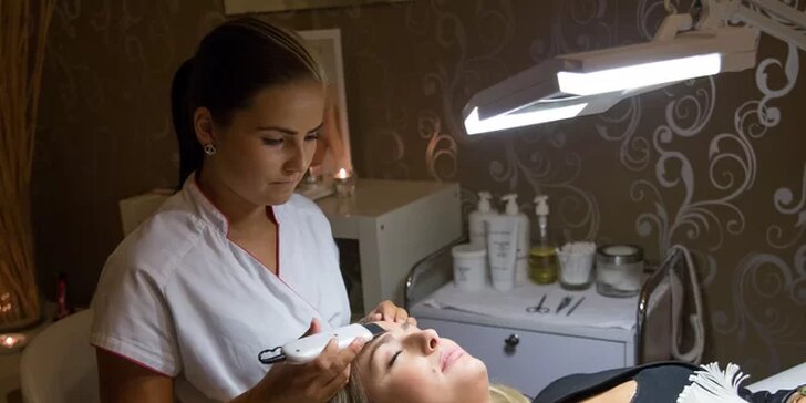 Kosmetické ošetření obličeje a dekoltu včetně ultrazvukového čištění pleti