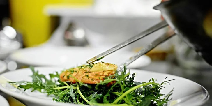 4 talíře teplých a studených tapas podle výběru a 2 piva šnyt