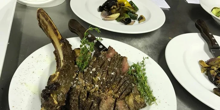 4 talíře teplých a studených tapas podle výběru a 2 piva šnyt