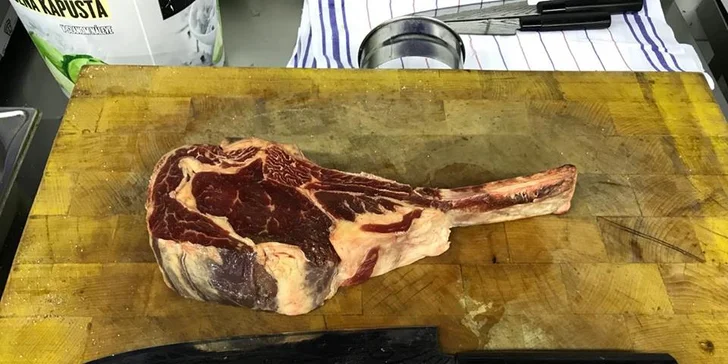 4 talíře teplých a studených tapas podle výběru a 2 piva šnyt