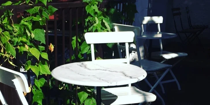 Příběh dokonalého rána: Poctivá snídaně nebo brunch uprostřed Žižkova