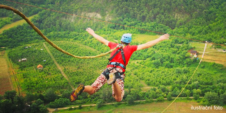 Extrémní bungee jumping z 50 metrů z jeřábu v Plzni