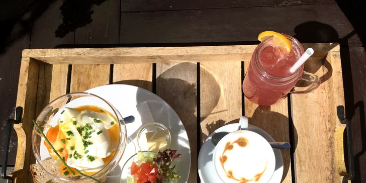 Příběh dokonalého rána: Poctivá snídaně nebo brunch uprostřed Žižkova