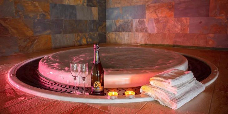 V ceně pobytu máte neomezený relax v místním wellness centru. Bublinky ve vířivce vám pomohou od starostí. 