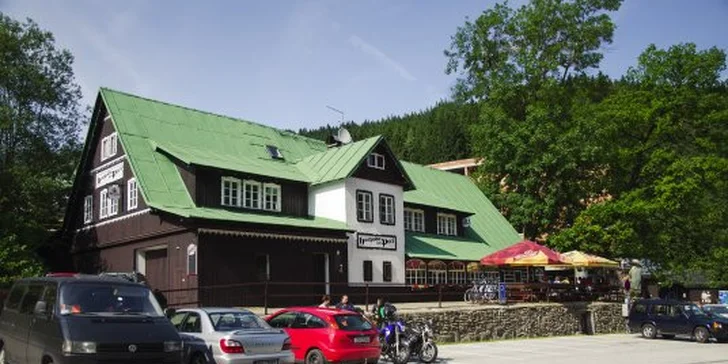 Zimní turistika v Krkonoších: ubytování se stravou v horské chalupě