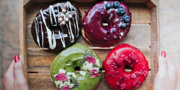 Smlsněte si na sladké dobrotě: poctivý donut podle výběru a káva