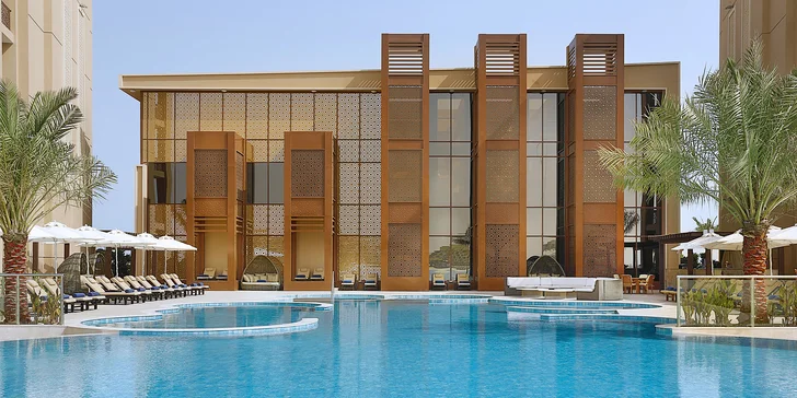 Emiráty: Ras al Khaimah s polopenzí, letenka a 4 noci v 5* hotelu u pláže