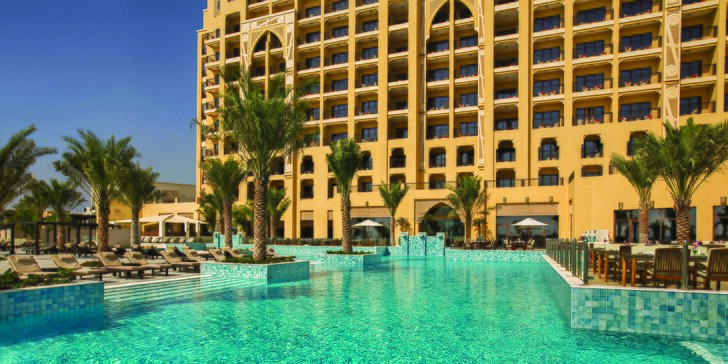 Emiráty: Ras al Khaimah s polopenzí, letenka a 4 noci v 5* hotelu u pláže