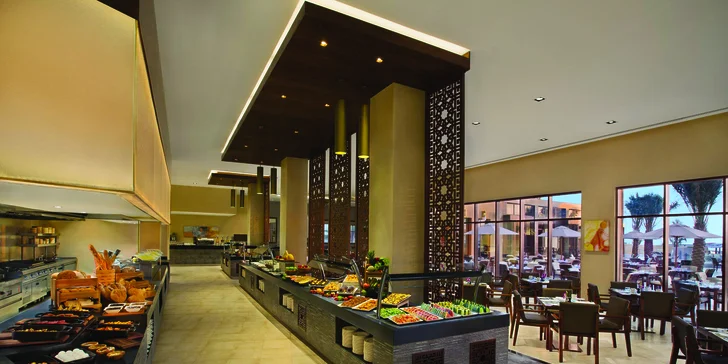Emiráty: Ras al Khaimah s polopenzí, letenka a 4 noci v 5* hotelu u pláže