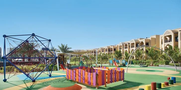 Emiráty: Ras al Khaimah s polopenzí, letenka a 4 noci v 5* hotelu u pláže