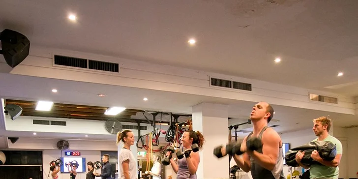 3x fitness s prvky výcviku s vysokou intenzitou, kruhového a funkční tréninku