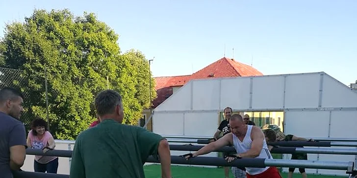 Živý stolní fotbálek: skvělá akční zábava pro 6-12 náruživých hráčů