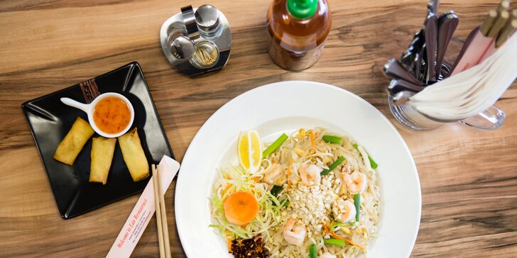 Výběr z asijského menu: Bun bo nam bo, hovězí Pho Bo i Pad thai + závitky